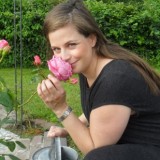 elise schaap koestert roos geplant bij buitengoed de gaard mammaloewagen limburg