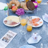 uitgebreid ontbijt besteld bij mélange in heythuysen-heerlijk voor gasten die overnachten bij buitengoed de gaard fotografie belinda keulen